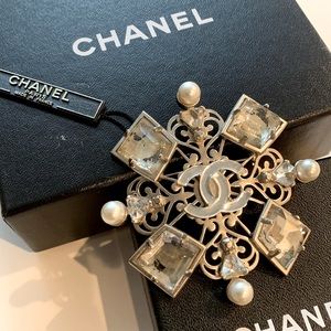 CHANEL Silver Pearl Gem Stone Filigree CC RARE Byzantine Rococo Brooch Belt Pin